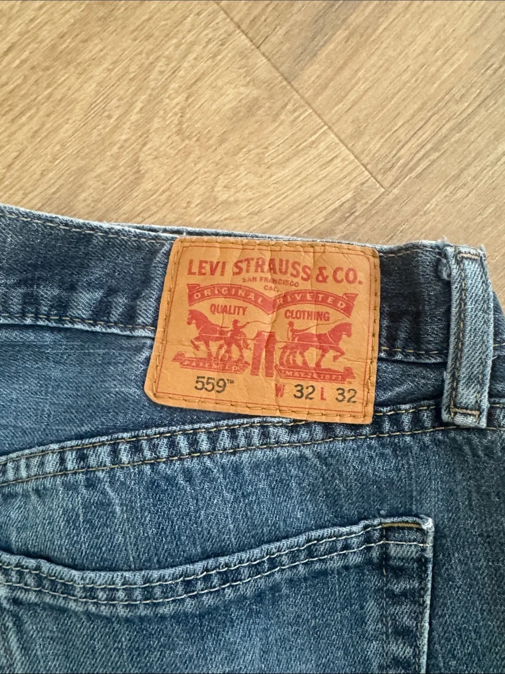 Classic Straight-Leg Blue Denim Jeans 559 32x32